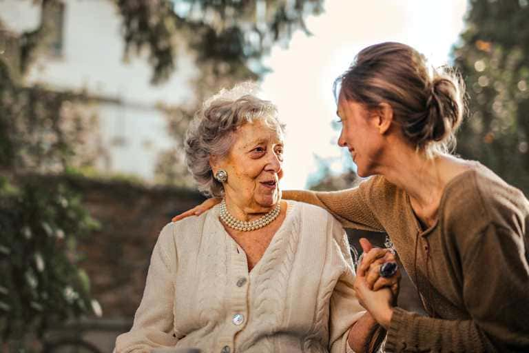 alte und gesundheitlich eingeschränkte Menschen